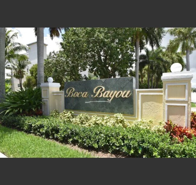 Building Photo - 20 Royal Palm Way