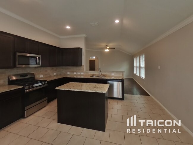 Building Photo - 14605 San Pablo Dr