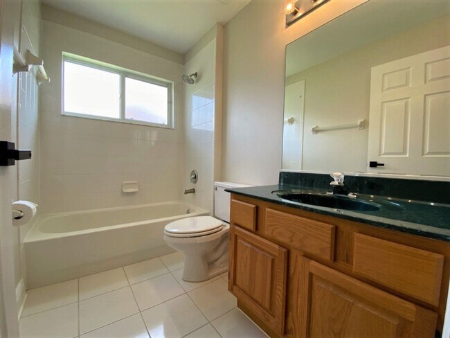 Building Photo - Beautiful 3 Bedroom Home in Ormond Beach!
