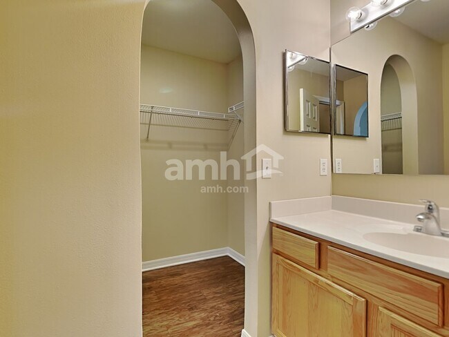 Building Photo - 11414 Ivy Flower Loop