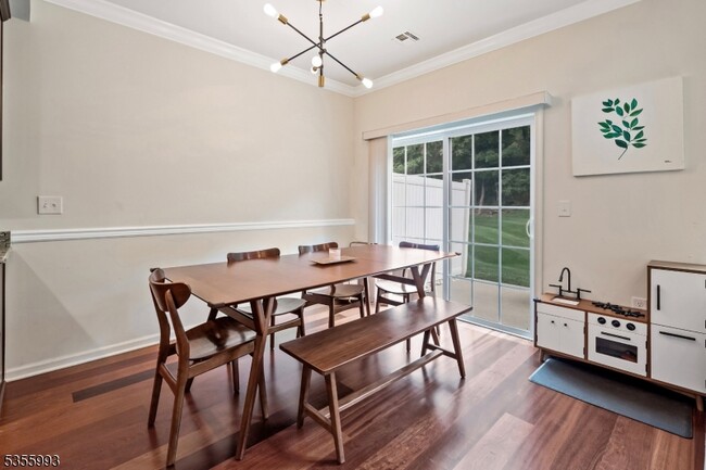 Building Photo - 503 Waterview Ct