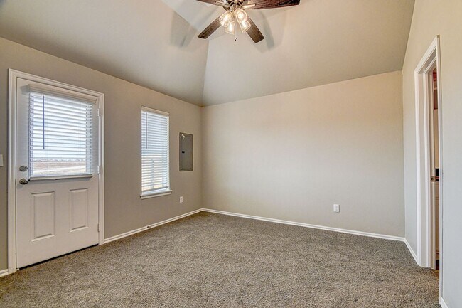 Building Photo - Beautiful Newer Construction Home!