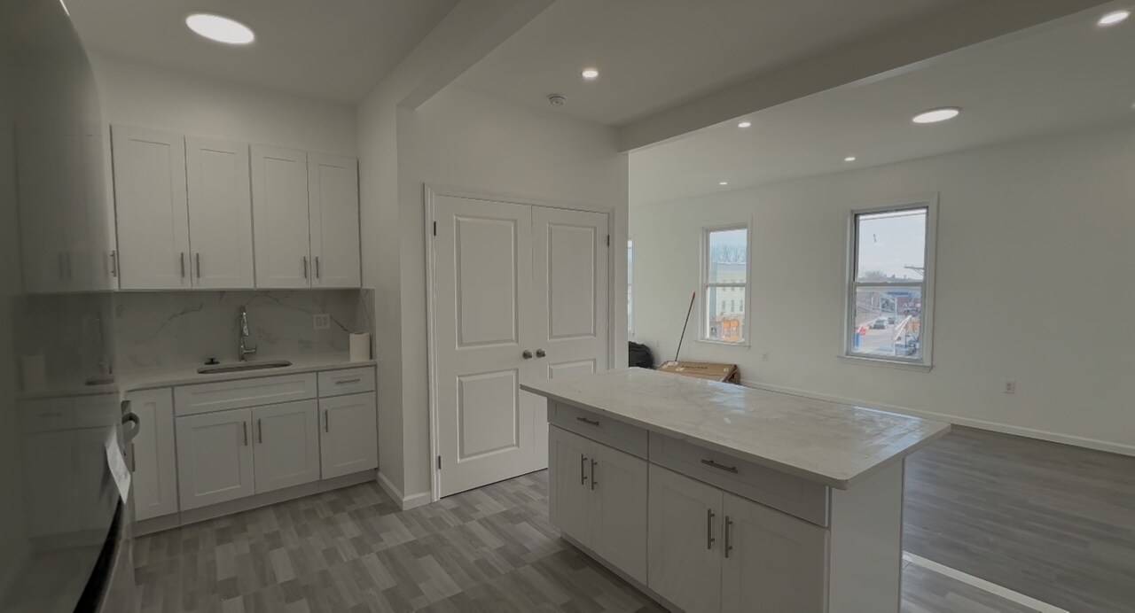 Building Photo - 17 Kearny Ave