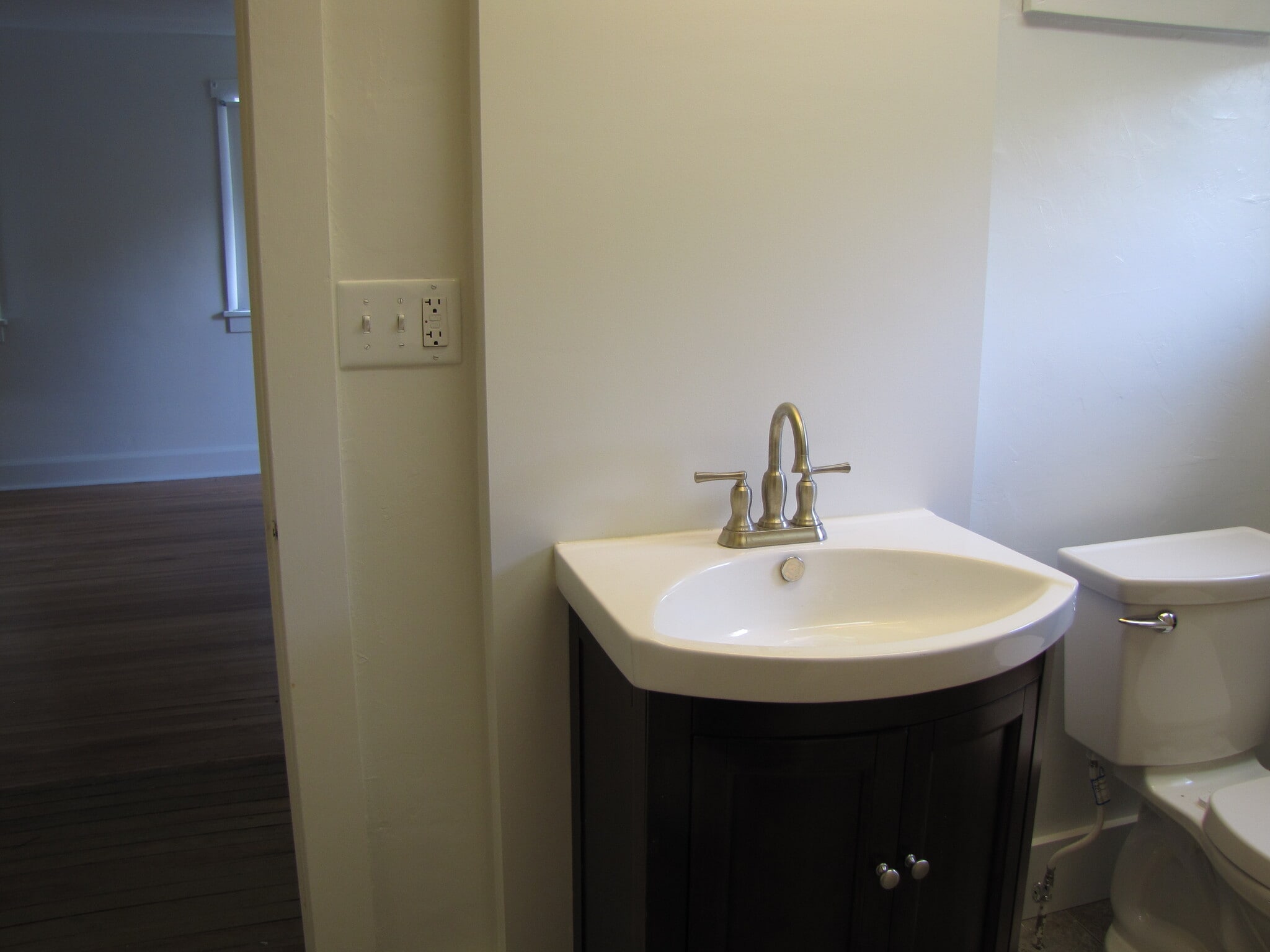 BATH - 326 S Burrowes St