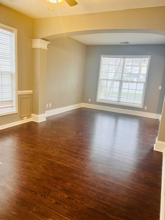 Building Photo - 105 Charing Pl