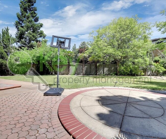 Building Photo - 208 Otter Glen Ct