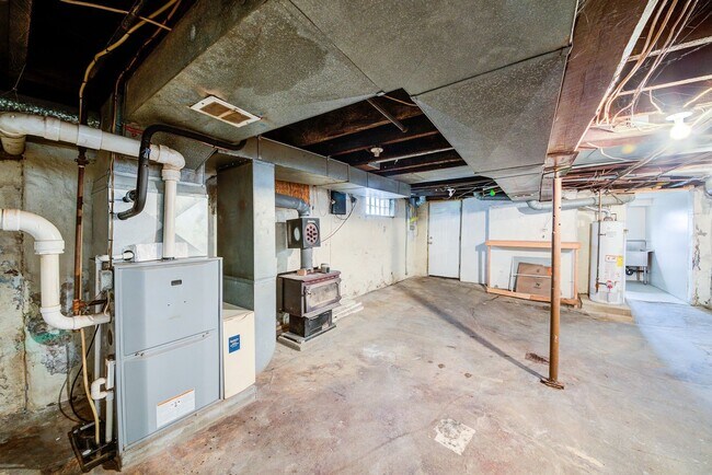 Building Photo - Stunning 3 bedroom home in Bon Air availab...