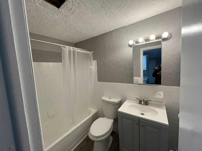 Building Photo - 13430 Euclid Ave