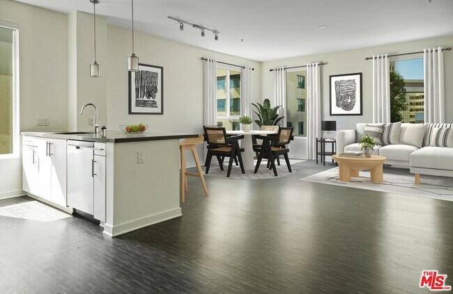 Building Photo - 1120 W 6th St