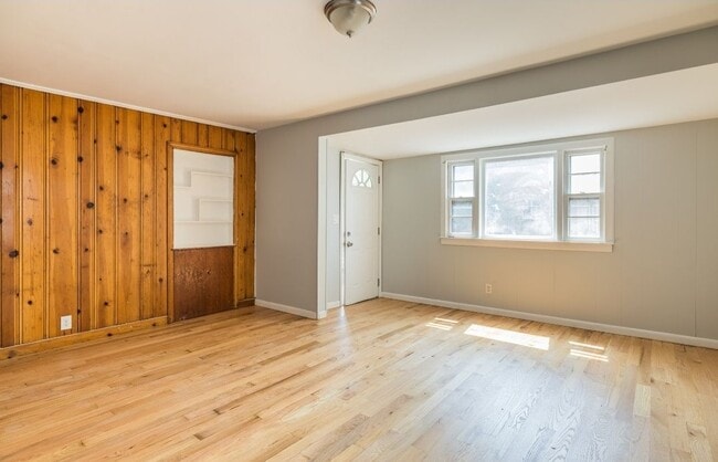 Building Photo - 668 Grand St