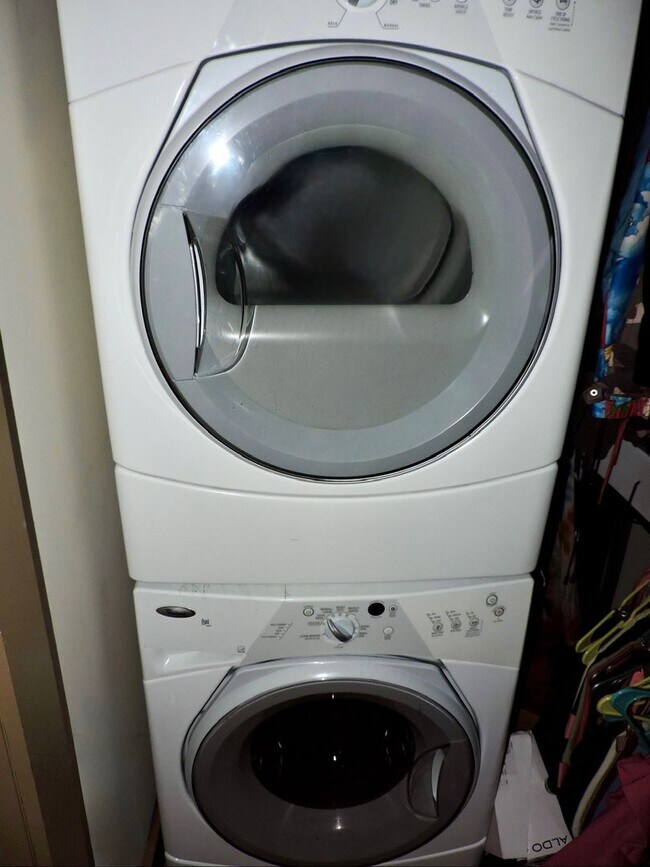 Building Photo - 641 Walnut St