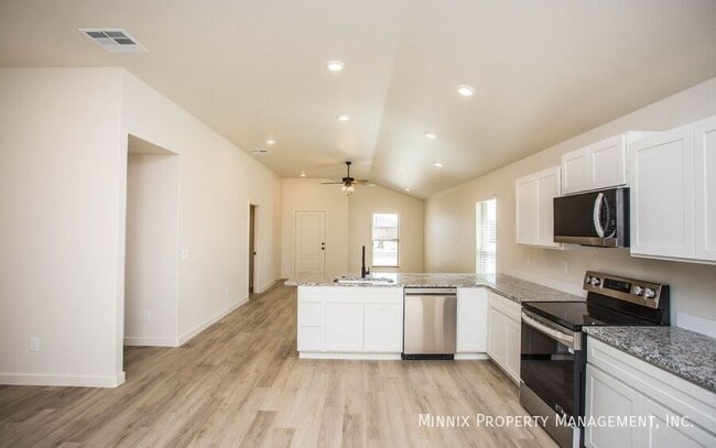 Building Photo - 2140 Langford Ave