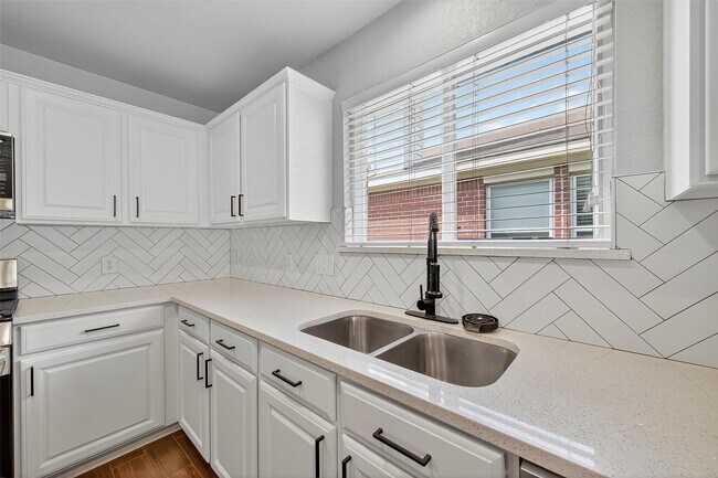 Building Photo - 4038 Mt Everest Way