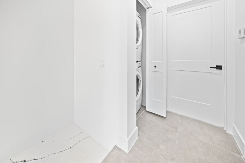 Building Photo - 526 SW 2nd St