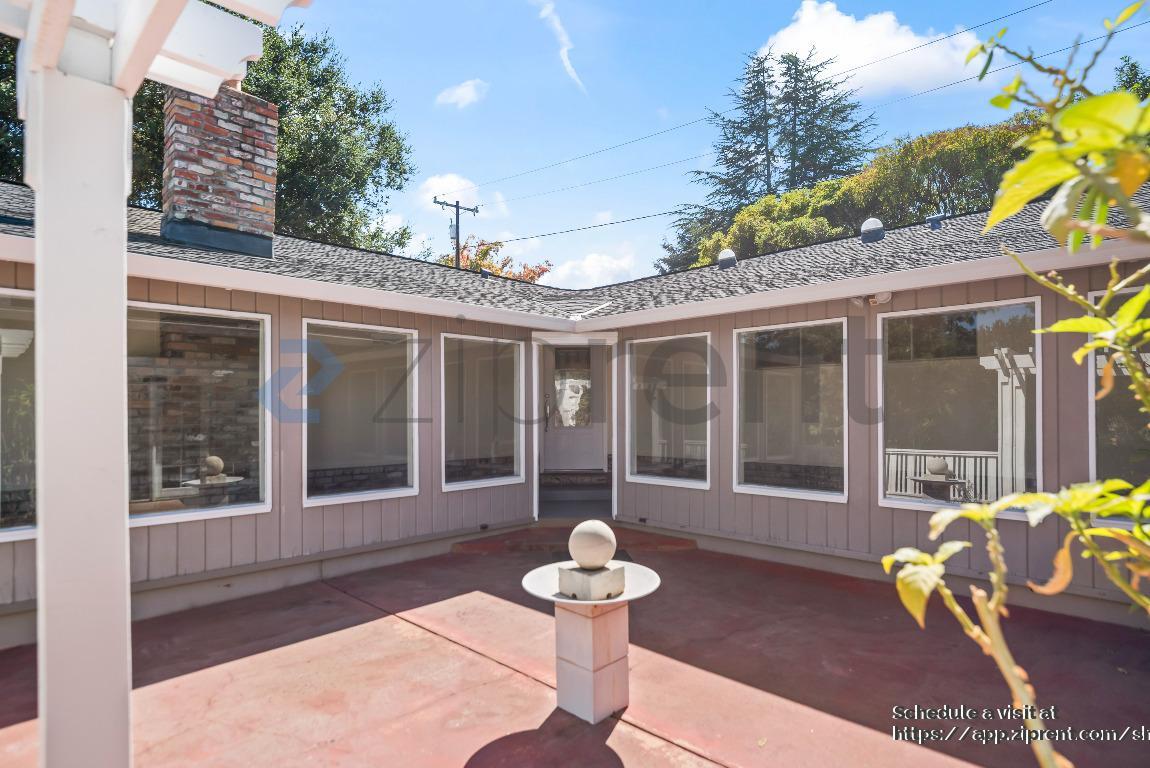 Building Photo - 10609 Creston Dr
