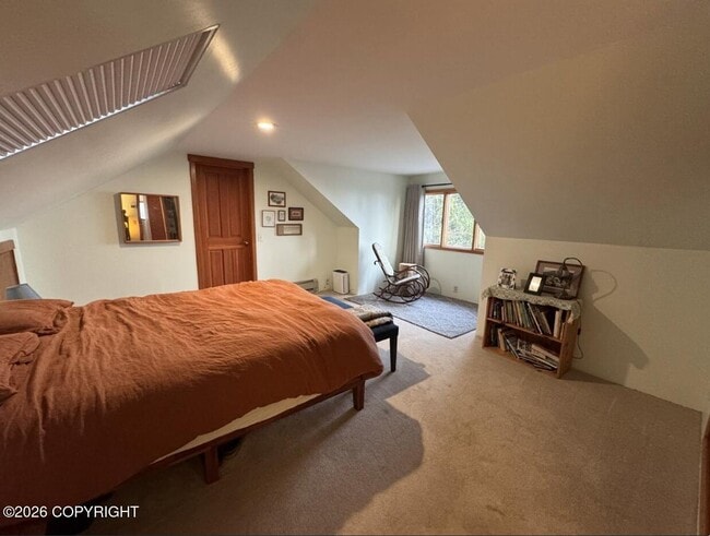 Building Photo - 636 Main St