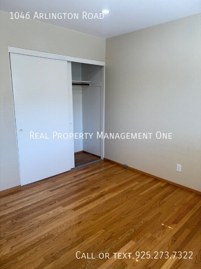 Building Photo - 1046 Arlington Rd