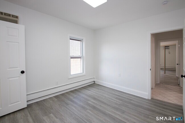 Building Photo - 2879 Fairfield Ave