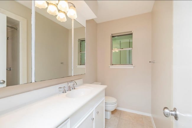 Building Photo - 409 Mary Ln