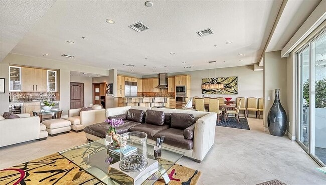 Building Photo - 650 Golden Gate Point