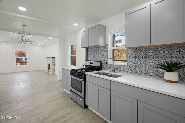 Building Photo - 2606 Justus St