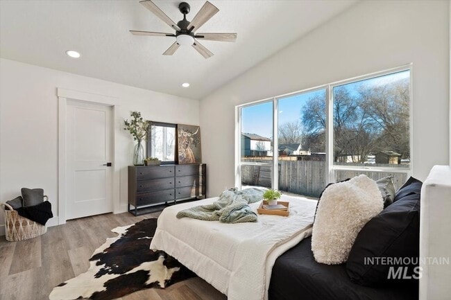 Building Photo - 362 London St