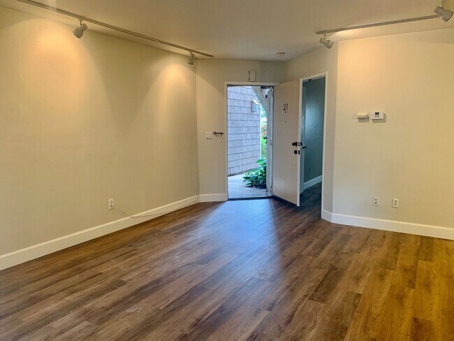 Building Photo - 1 Bedroom in Serene Community in Garden Grove