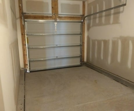Building Photo - Beautiful 3 Bedroom w/Garage Townhouse Clo...