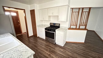 Building Photo - 4270 S 68th St