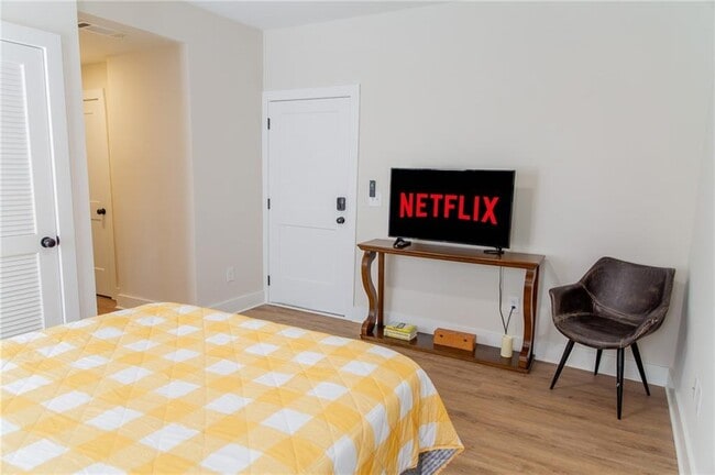 Building Photo - 504 Boulevard NE