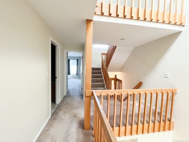 Building Photo - 83 Sandpiper Crescent