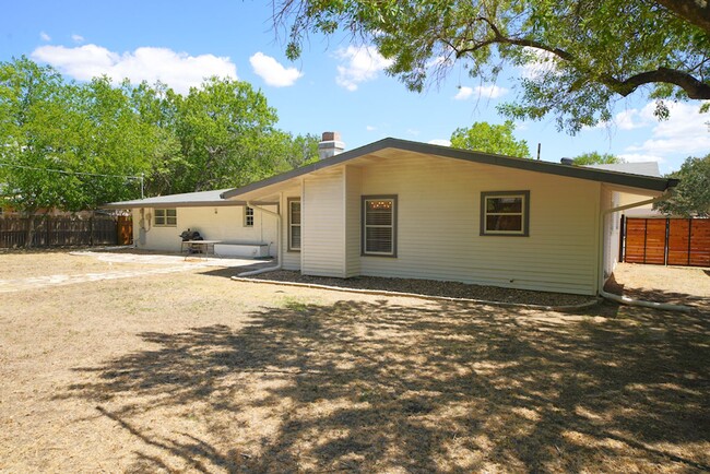 Building Photo - Refined Elegance in Windcrest: Modern 4-Be...