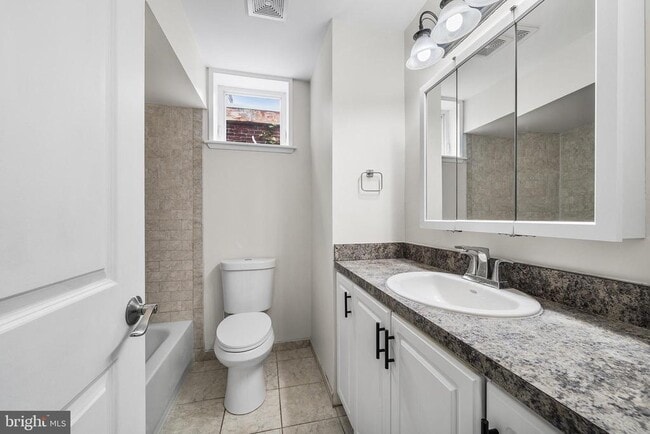 Building Photo - 619 S 42nd St