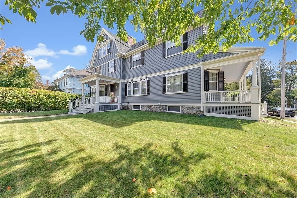 Building Photo - 112 Church St