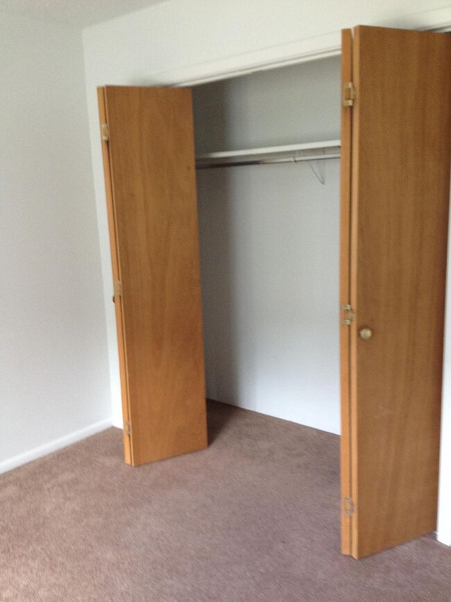 Building Photo - 2 Bedroom, 1 Bathroom Condo located in the...