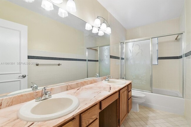 Building Photo - 300 187th St