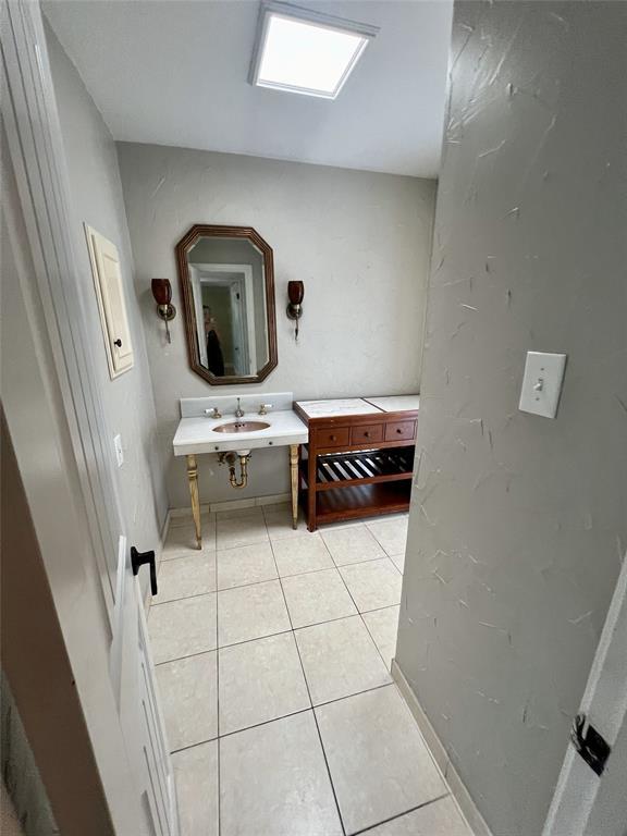 Building Photo - 7211 Mesa Dr