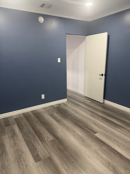 Bedroom 1 view - 2 - 445 W Ellis Ave