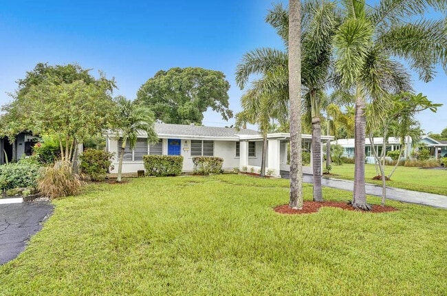 Building Photo - 916 NE 18th St