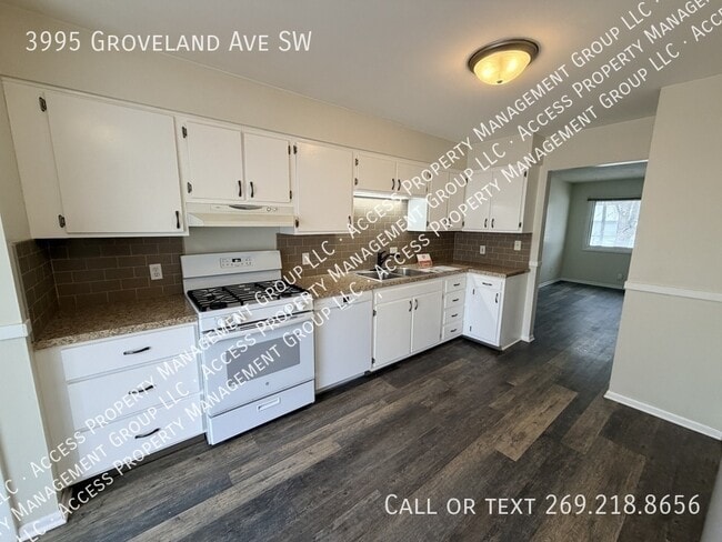 Building Photo - 3995 Groveland Ave SW