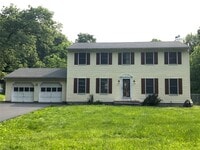 Building Photo - 10 Farm View Rd
