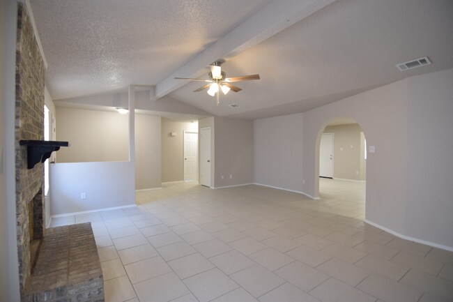 Building Photo - 402 William Tell Dr