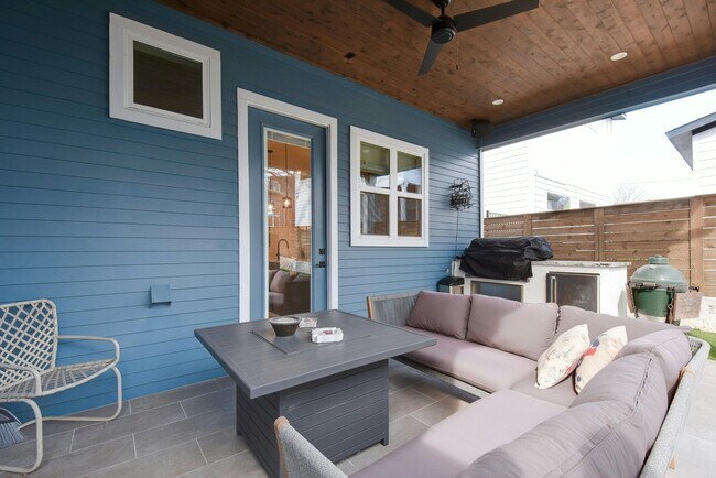 Building Photo - 1411 Cometa St