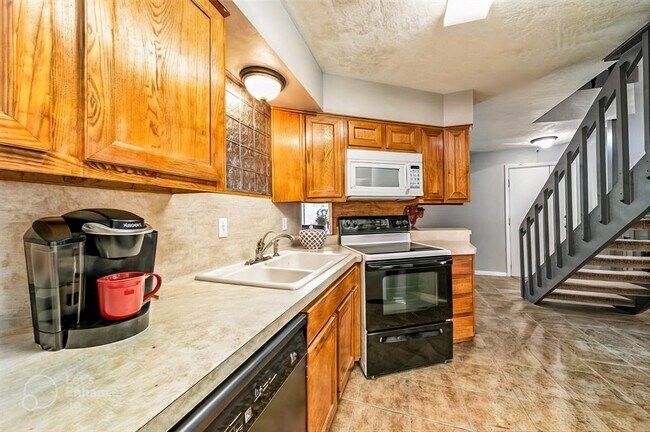 Building Photo - 12755 Mill Ridge Dr