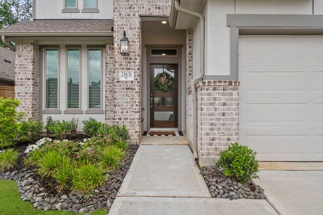 Building Photo - 21631 Cascades Pass Ct