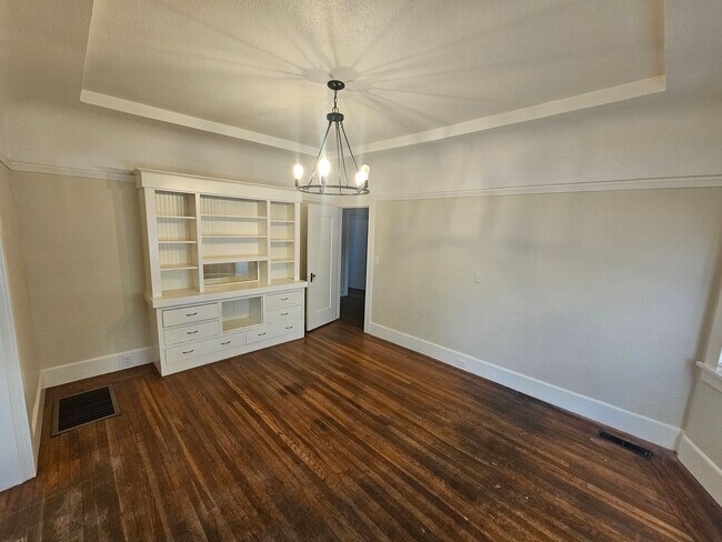 Building Photo - San Leandro Home w/ In-Law Unit: Perfect f...