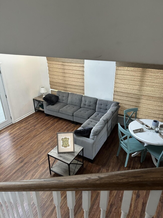 Building Photo - Great 3/2 Fully Furnished-TDY Welcome!!