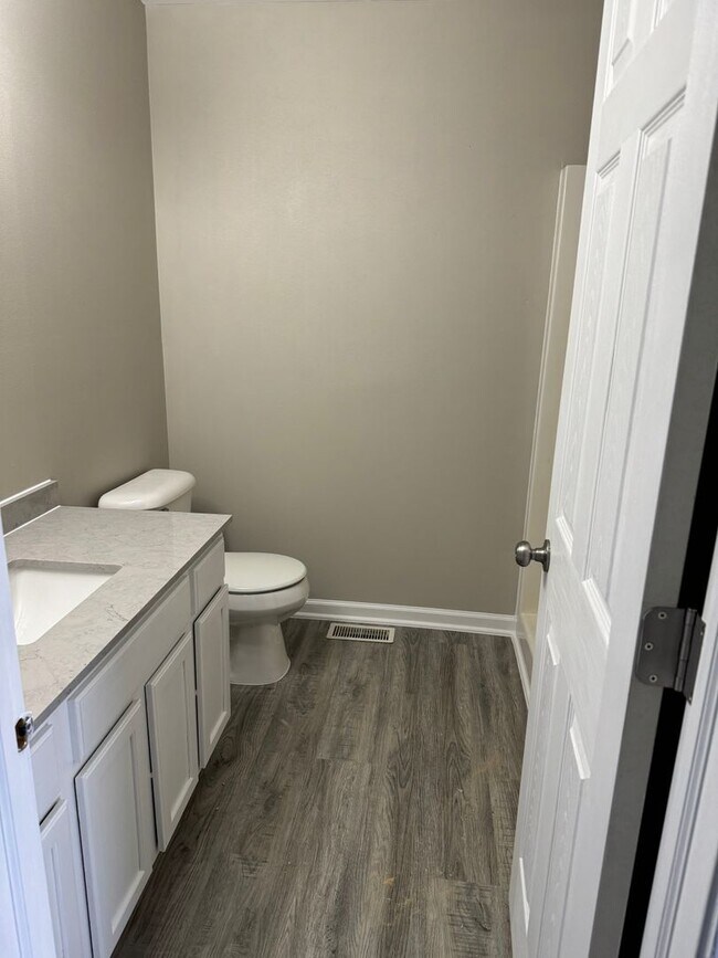 Building Photo - 1731 W Chrysler Dr