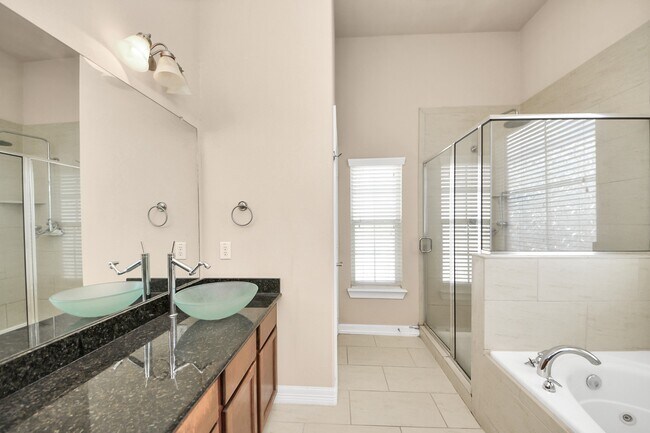 Building Photo - 917 McKinney Park Ln