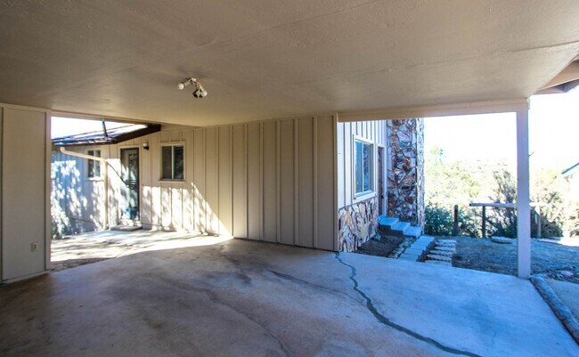 Building Photo - Two Bedroom Prescott Home - HOLD